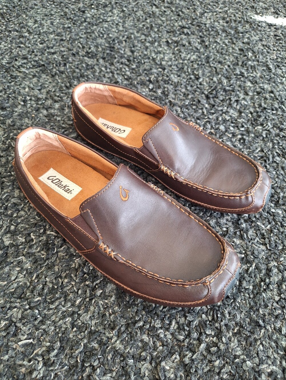 OluKai Akepa Moc Men's 9 Dark Brown Leather Slip On Loafers Moccasins Comfort